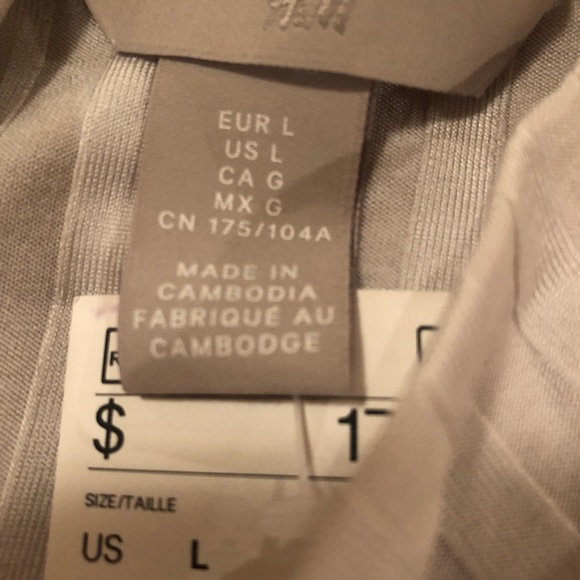 BNWT turtleneck top from H&M. Size L cream color. - Picture 2 of 4